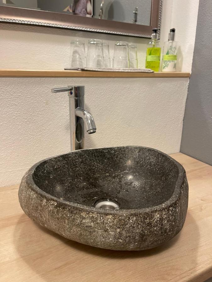 Appartment 53Qm Im Architektenhaus - 2 Schlafzimmer Mit Kueche Und Bad, Nur 2Min Von A8 - Ruhig Und Modern Irschenberg Eksteriør bilde