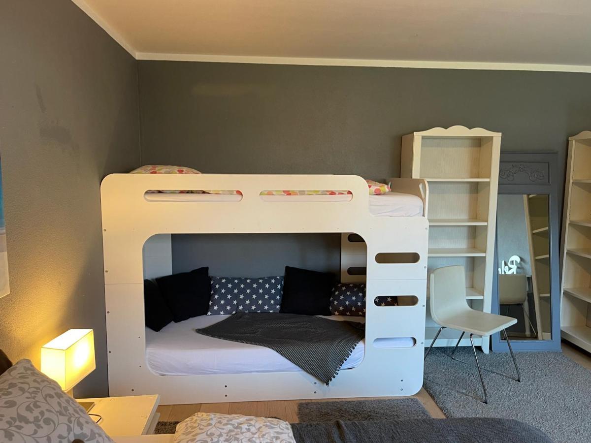 Appartment 53Qm Im Architektenhaus - 2 Schlafzimmer Mit Kueche Und Bad, Nur 2Min Von A8 - Ruhig Und Modern Irschenberg Eksteriør bilde