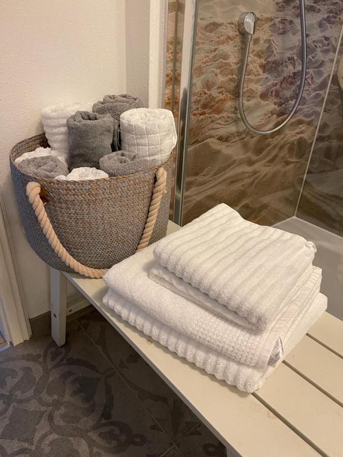 Appartment 53Qm Im Architektenhaus - 2 Schlafzimmer Mit Kueche Und Bad, Nur 2Min Von A8 - Ruhig Und Modern Irschenberg Eksteriør bilde